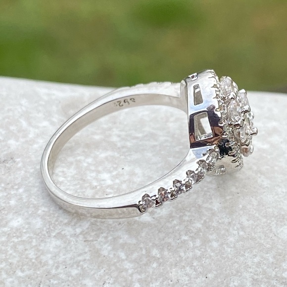 Cubic Zirconia multi-stone .925 Silver ring Sz 7 - Picture 5 of 16